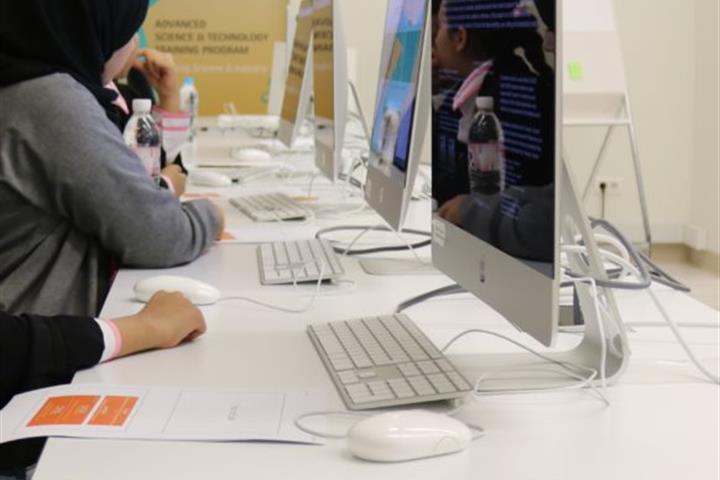 Girls-Coding-Feb-7-2018-2-582x1024
